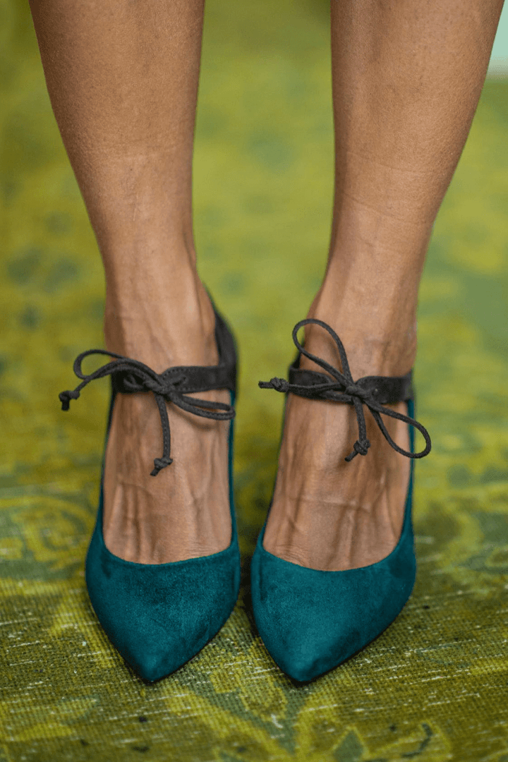 LUCREZIA | ANKLE TIE COURT SHOE