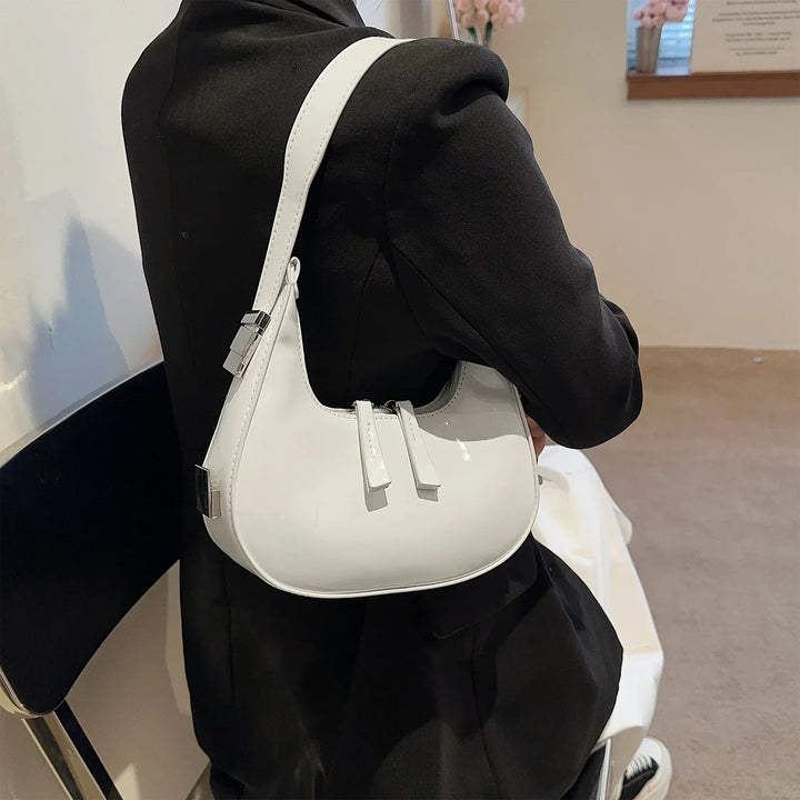 Vintage crescent-shaped bag Bella™