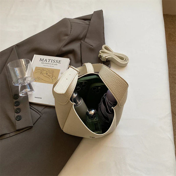 Iris™ – Modern bucket bag with a leather look
