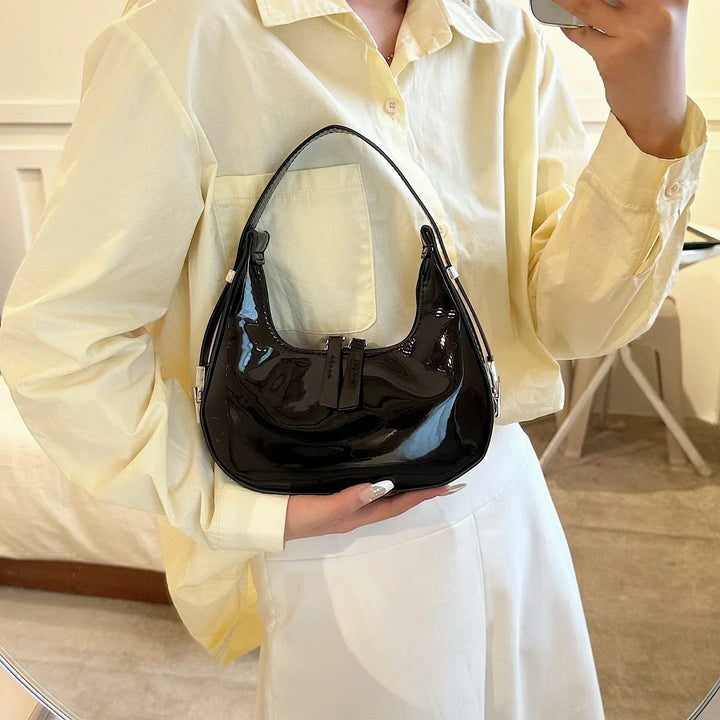 Vintage crescent-shaped bag Bella™